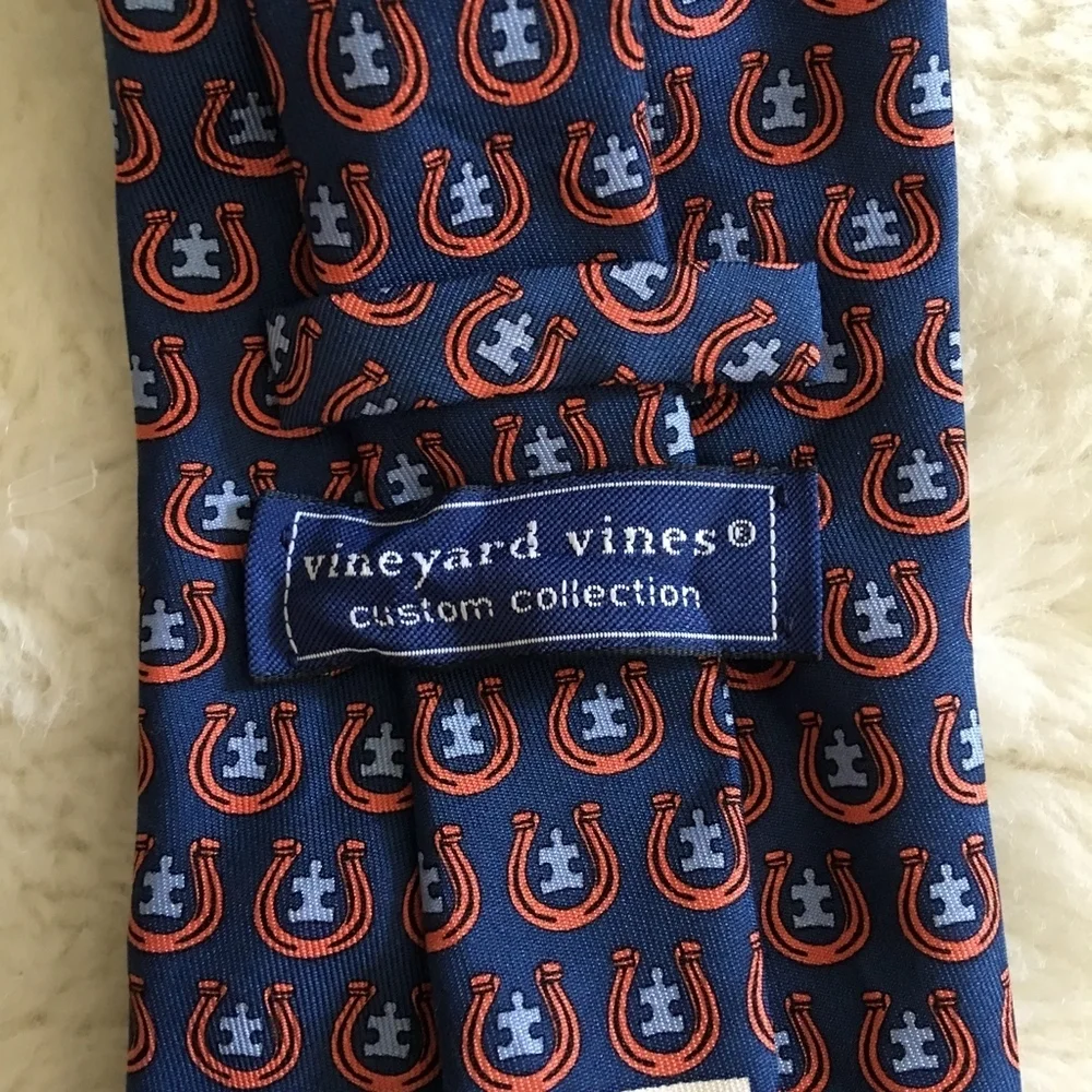 Vineyard Vines Custom Collection Tie Horseshoes